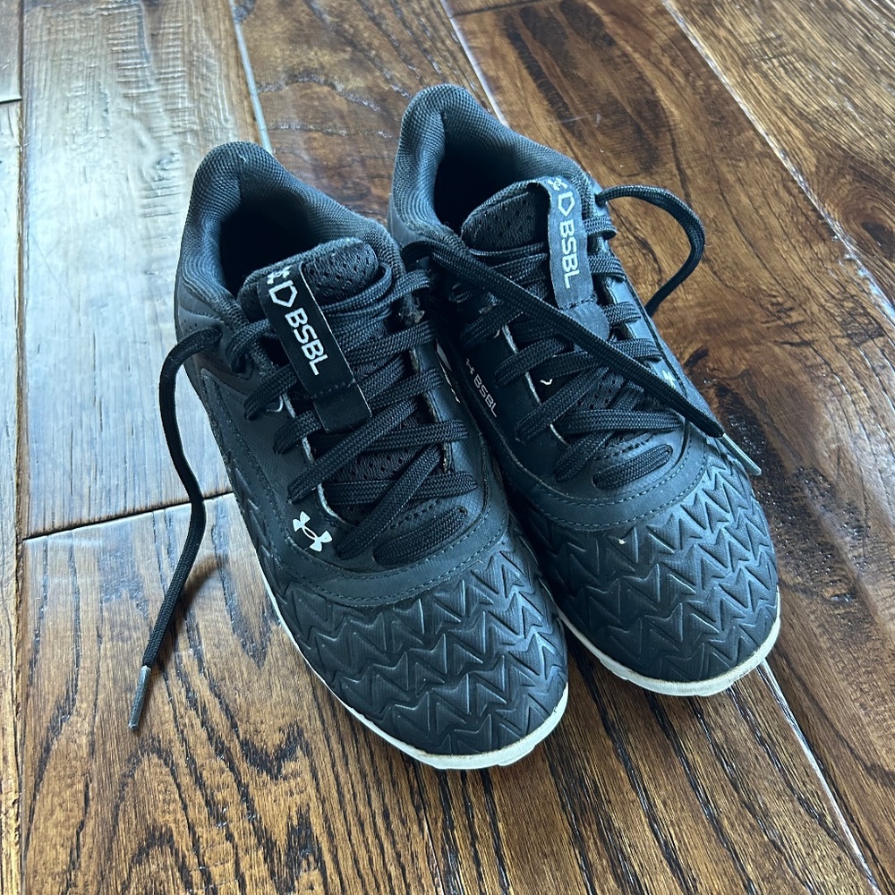 Under Armour Baseball Cleats Black Size 2Y